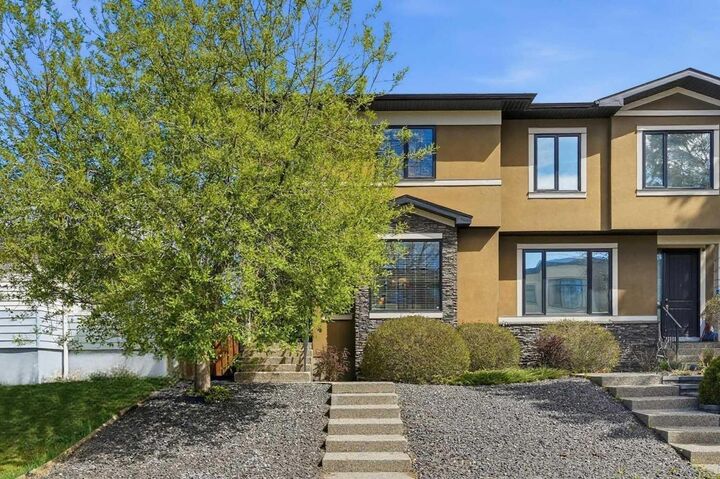 314 30 Avenue NE — photo 1