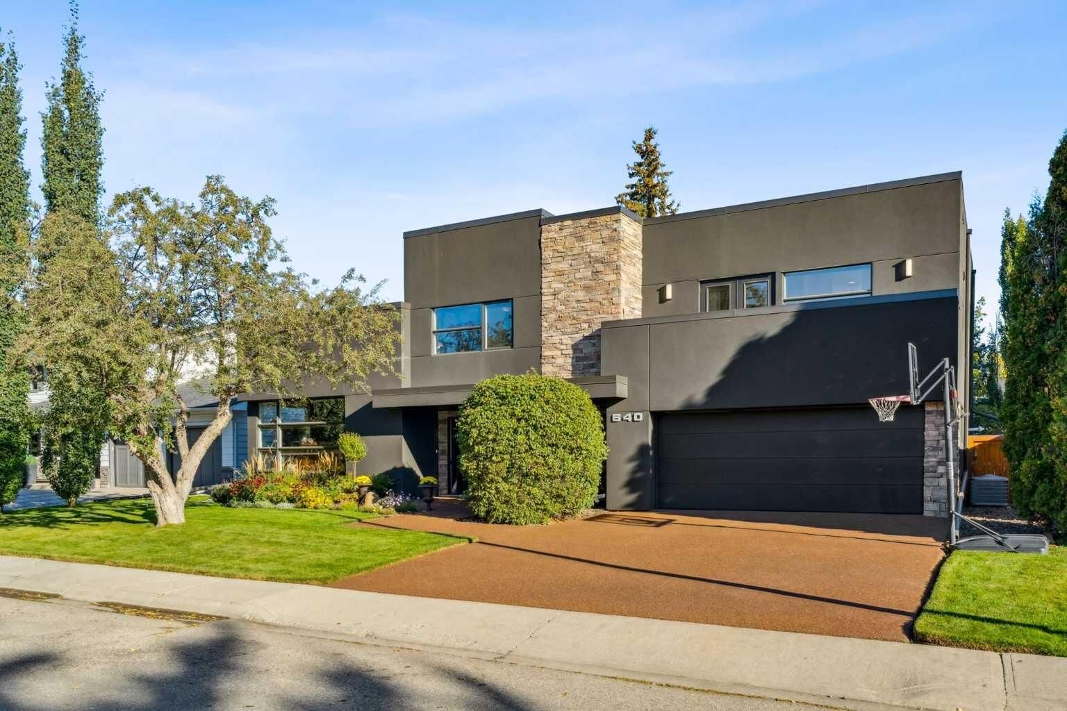 Property Photo:  640 Willoughby Crescent SE  AB T2J 2A1 