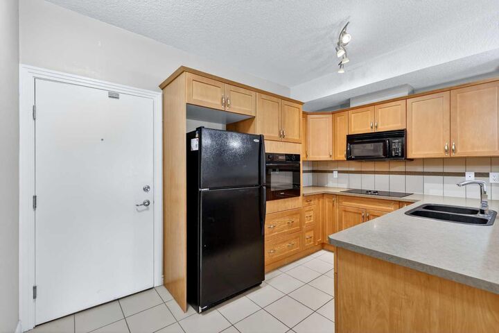 Property Photo:  60 Royal Oak Plaza NW 137  AB T3G 0A7 
