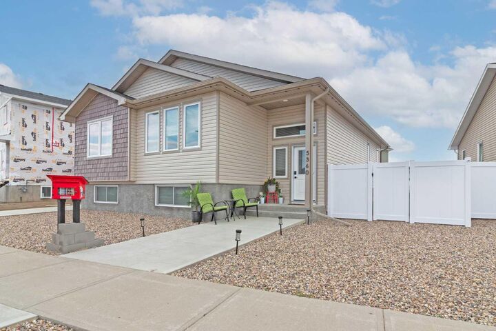 Property Photo:  5360 Southlands Drive SE  AB T1B 0R2 