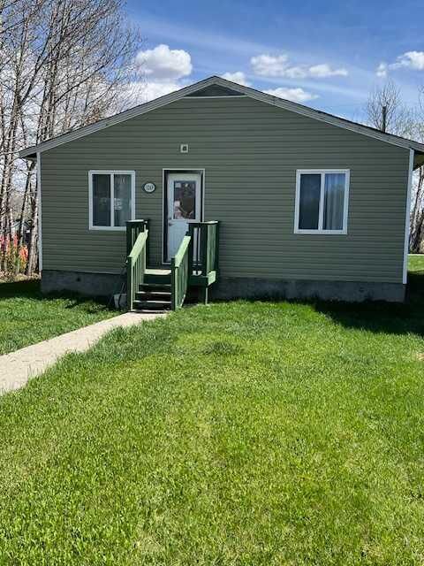 Property Photo:  5269 52 Street  AB T0E 1N0 