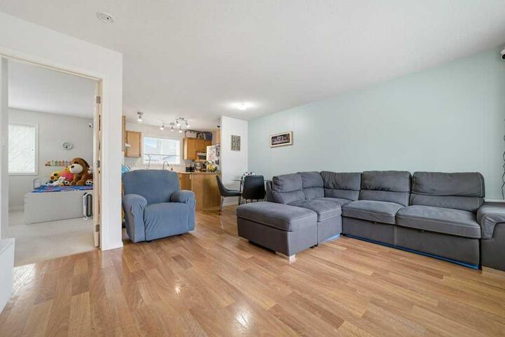 Property Photo:  109 Silkstone Road W 6  AB T1J 3A8 