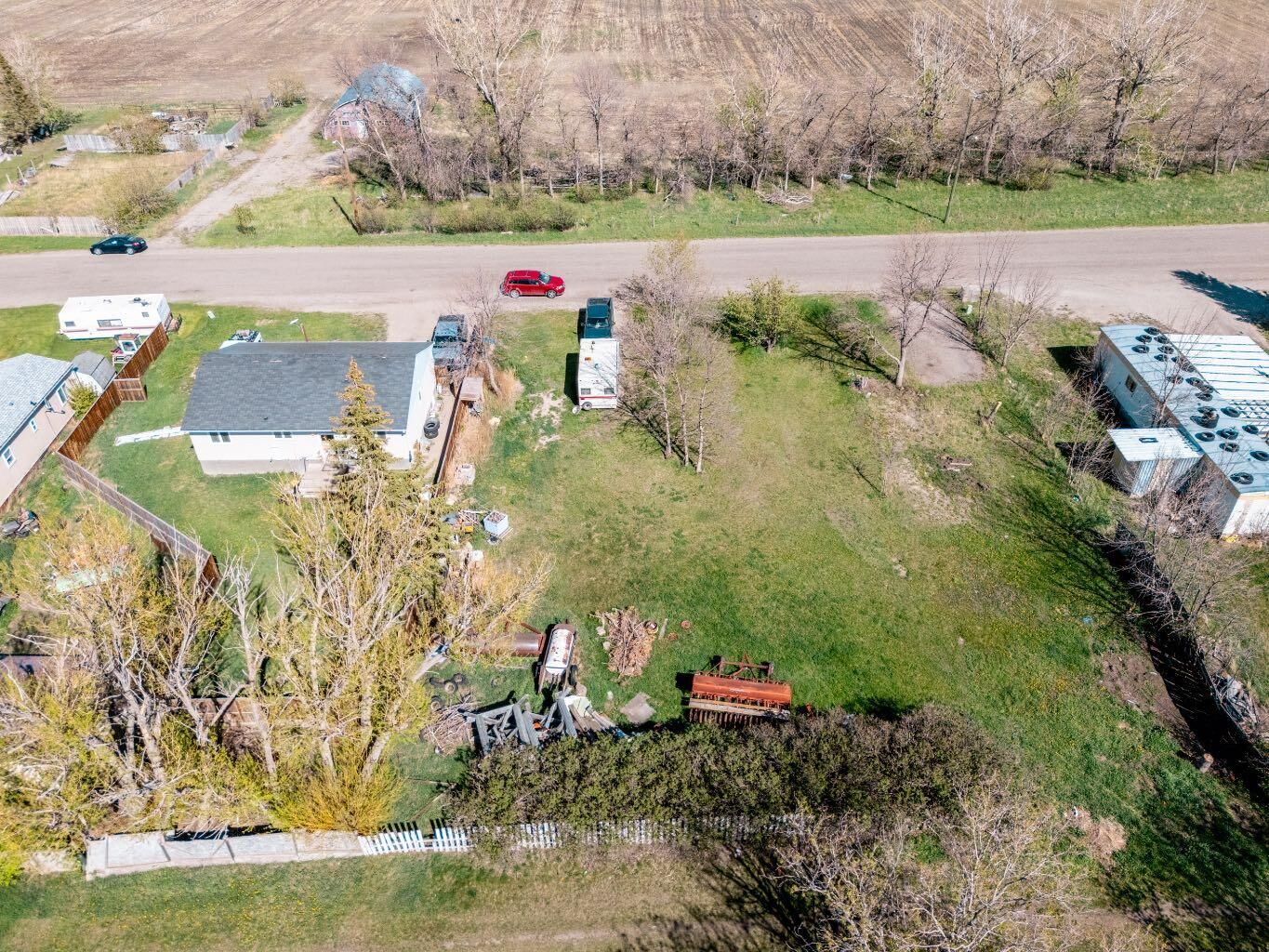Property Photo:  827 2 Street E  AB T0K 0K0 