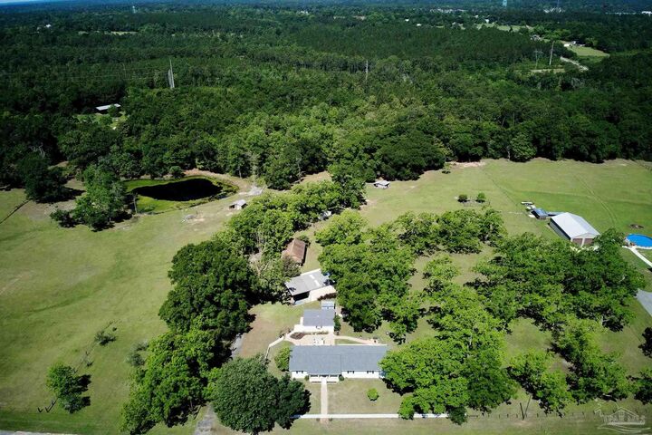 Property Photo: 2001 Chavers Rd FL 32533