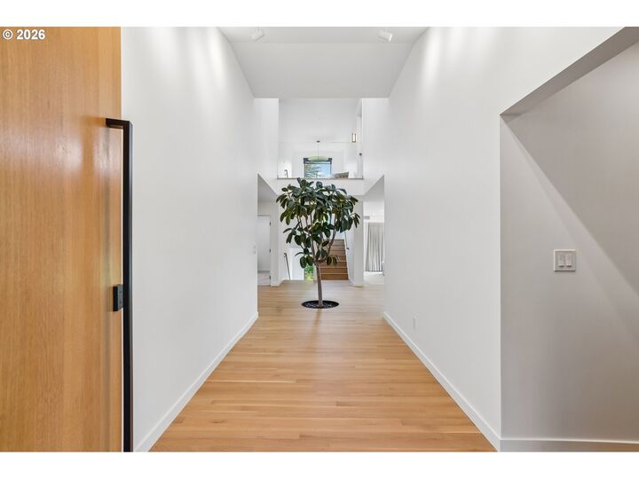 Property Photo:  3905 N Overlook Ter  OR 97227 