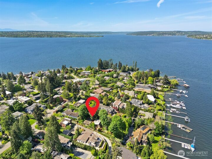 Property Photo:  4442  95th Avenue NE  WA 98004 