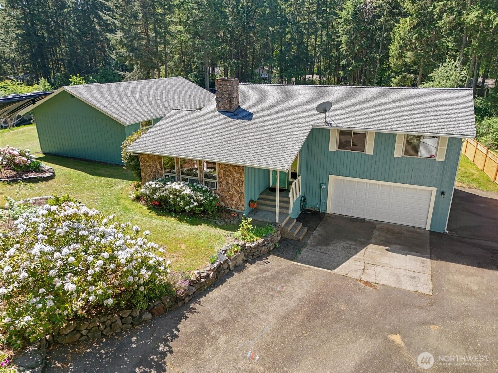 Property Photo: 870 Kamus Place WA 98333