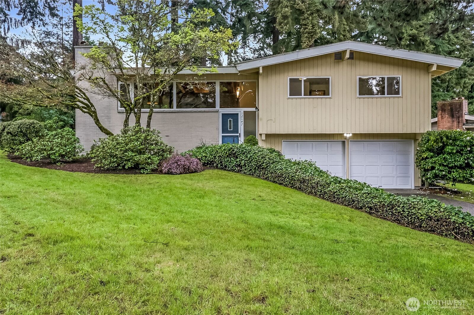 Property Photo:  12647 SE 54th Street  WA 98006 