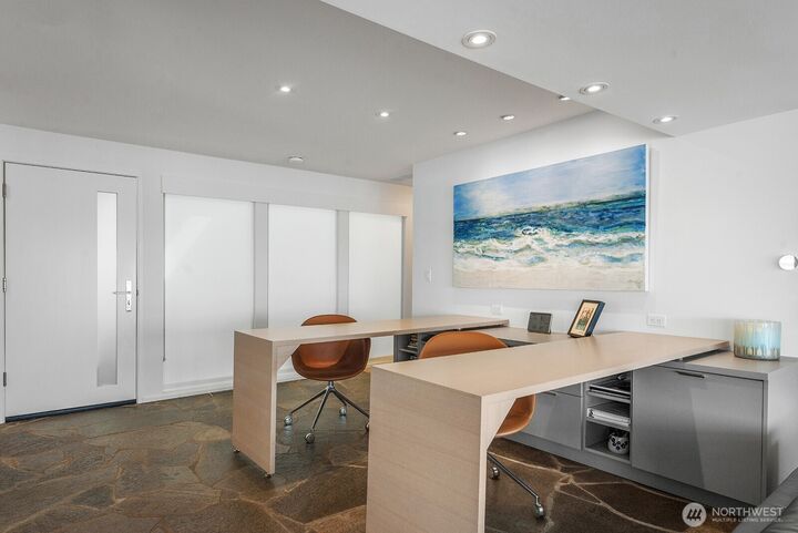 Property Photo:  3085  Alki Avenue SW 2  WA 98116 