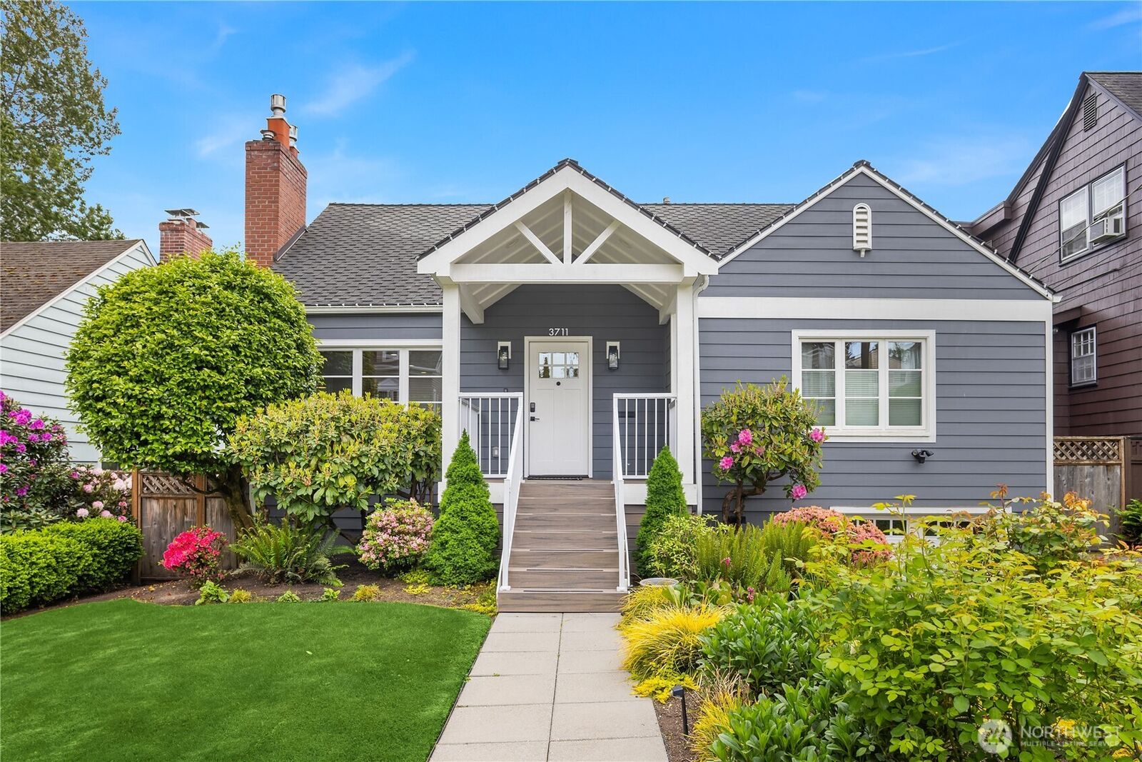 Property Photo:  3711 NE 42nd St  WA 98105 
