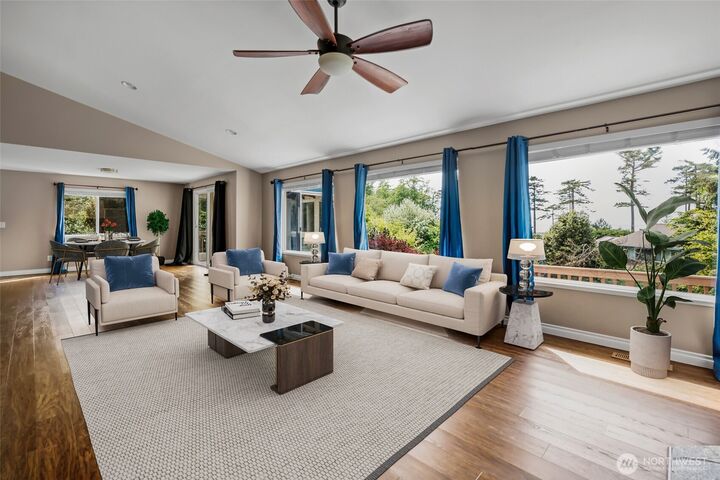 Property Photo:  1433  Martha Way  WA 98277 