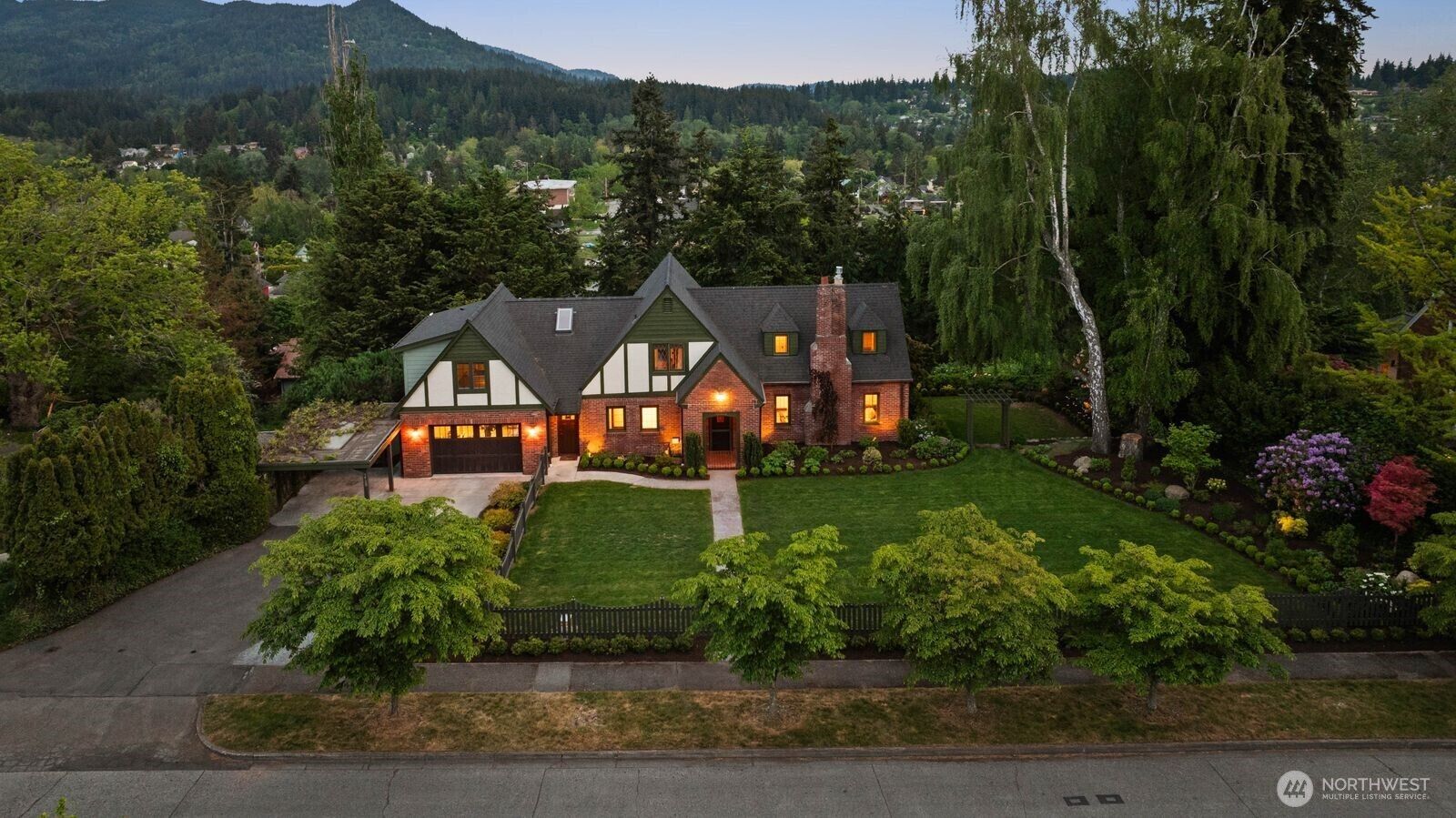 Property Photo: 1720 Knox Avenue WA 98225