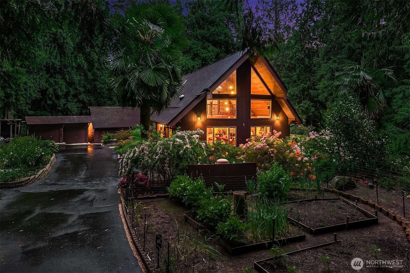Property Photo:  20717 SE 222nd Street  WA 98038 
