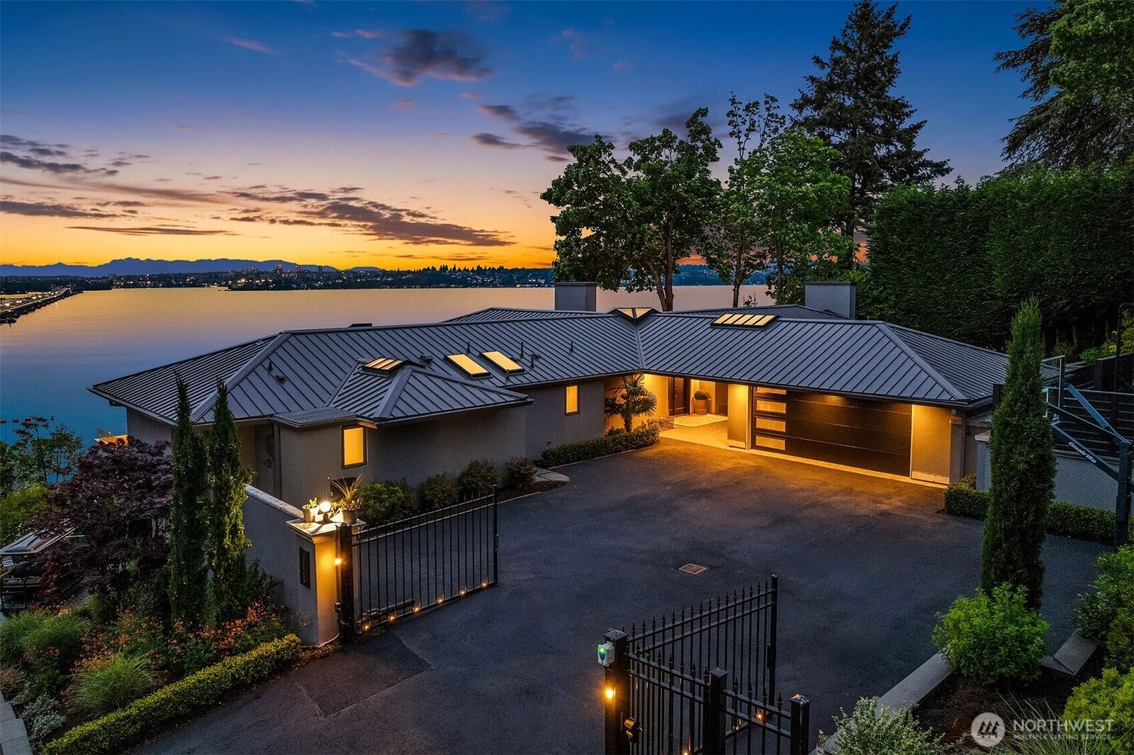 Property Photo:  3223  Evergreen Point Road  WA 98039 