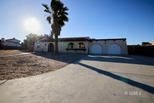 Property Photo:  508 W Dolphin Ave  CA 93555 