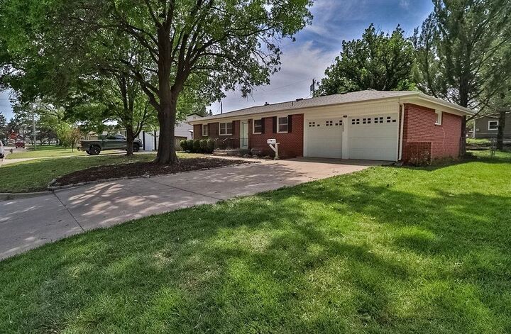 Property Photo:  1605 N Illinois Ave  KS 67203 