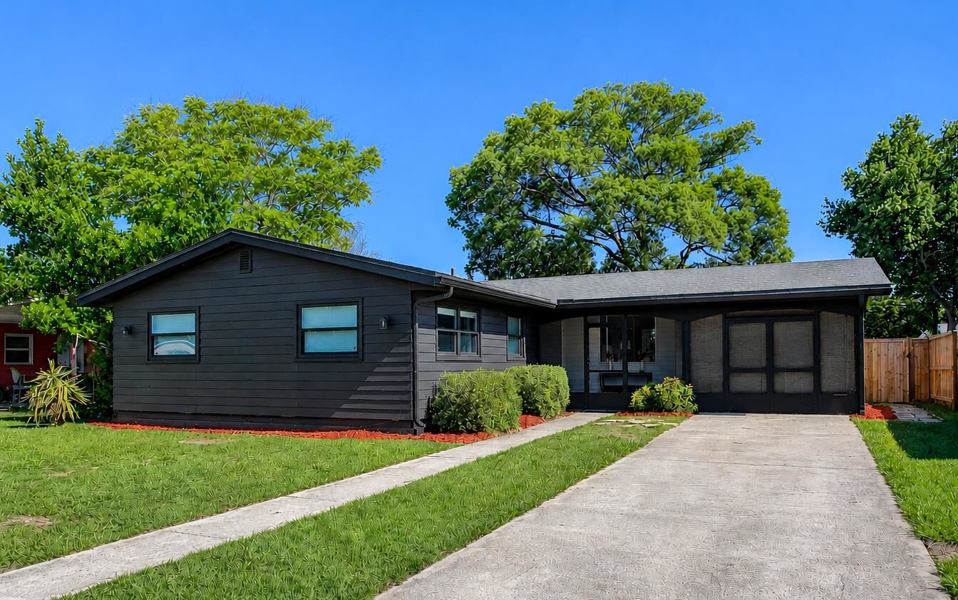 Property Photo:  200 Cecilia Ct  FL 32086 
