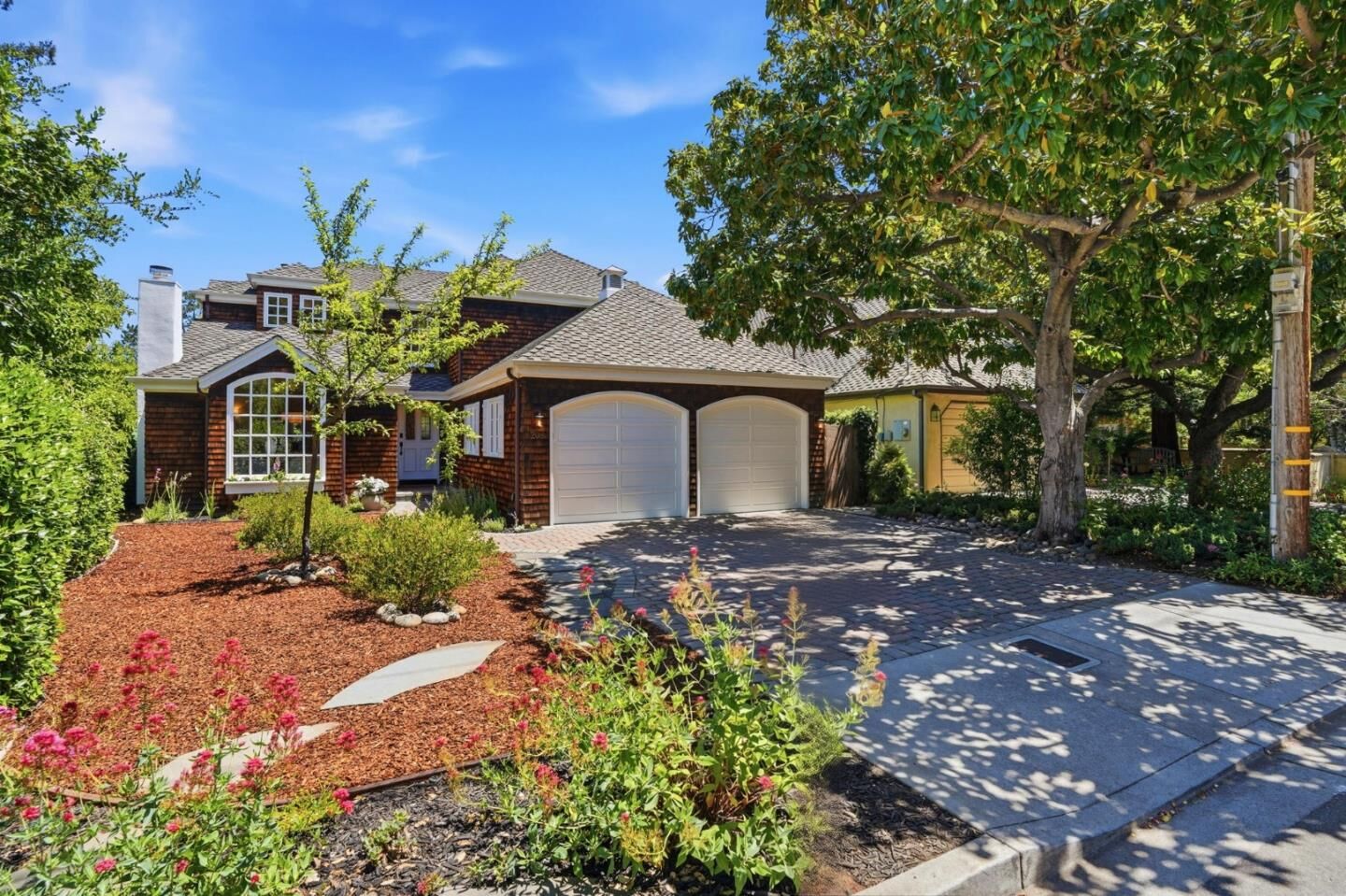 Property Photo:  208 Stanford Avenue  CA 94025 