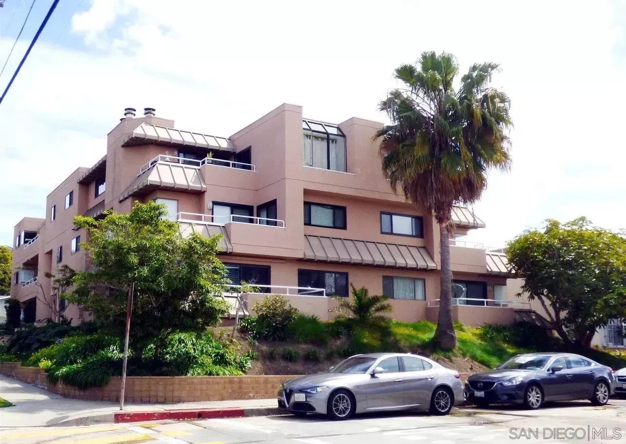 Property Photo:  1115 Pearl Street 6  CA 92037 