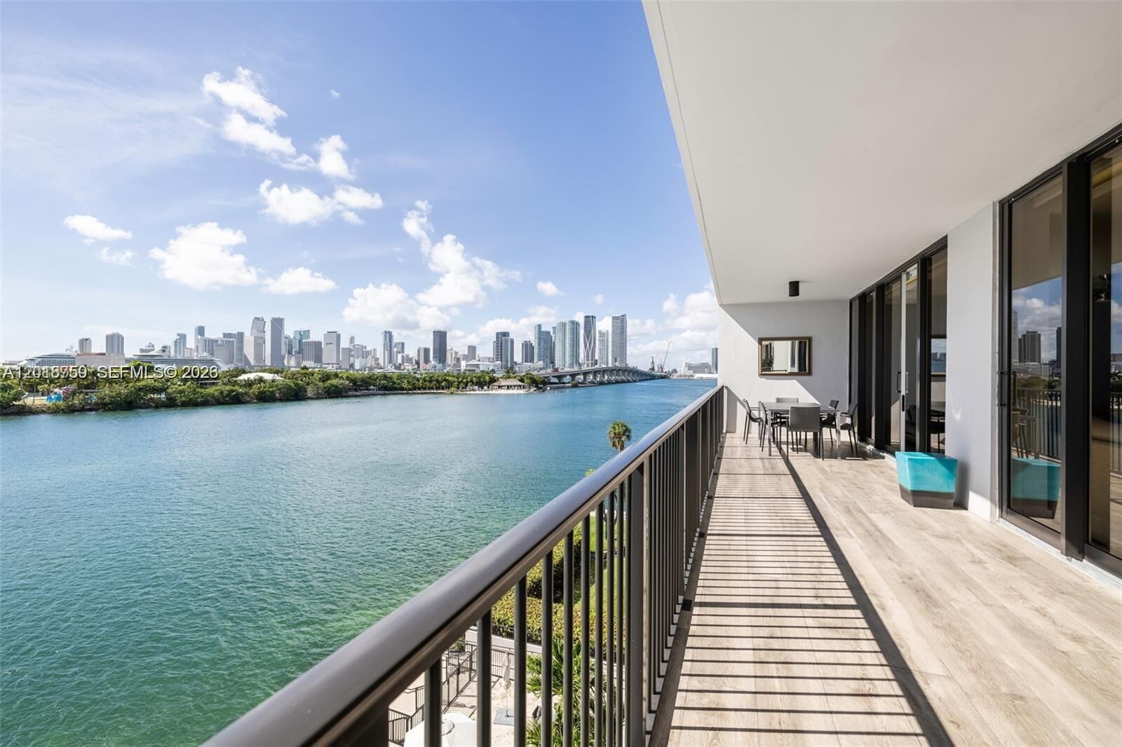 Property Photo:  1000 Venetian Way 502  FL 33139 