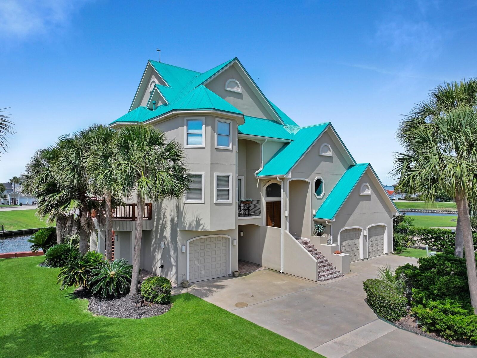 Property Photo: 425 Island Way TX 77640