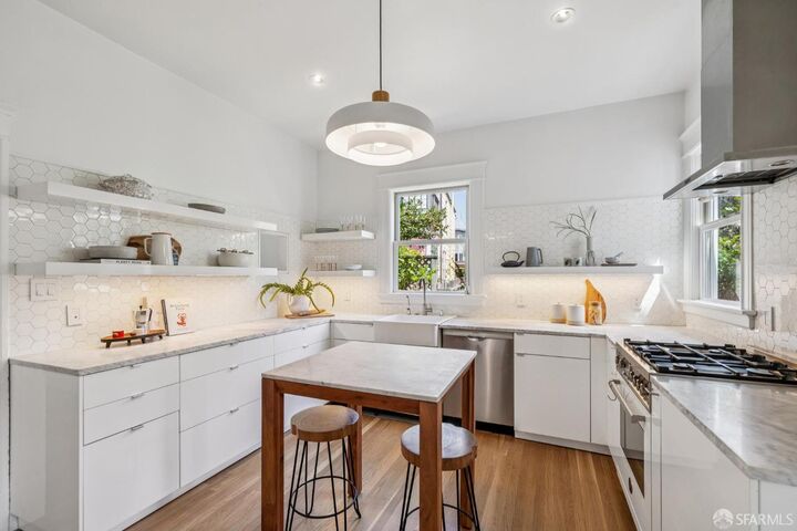 Property Photo:  160-162 Richland Avenue  CA 94110 