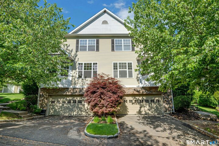 Property Photo:  21 Woodcrest Lane 21  CT 06810 