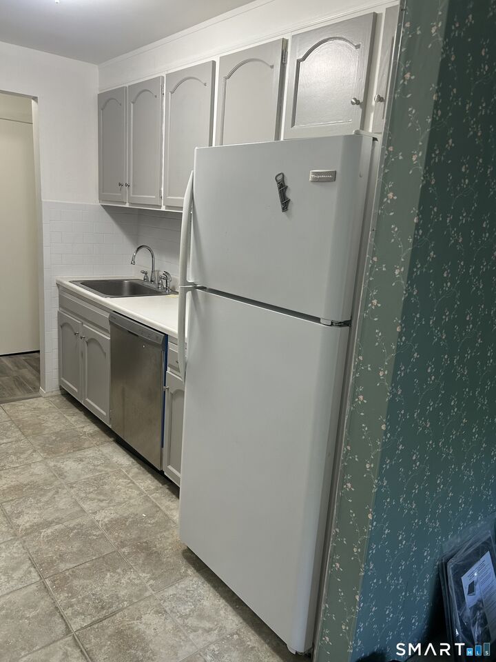 Property Photo: 85 Riverside Avenue C5 CT 06905