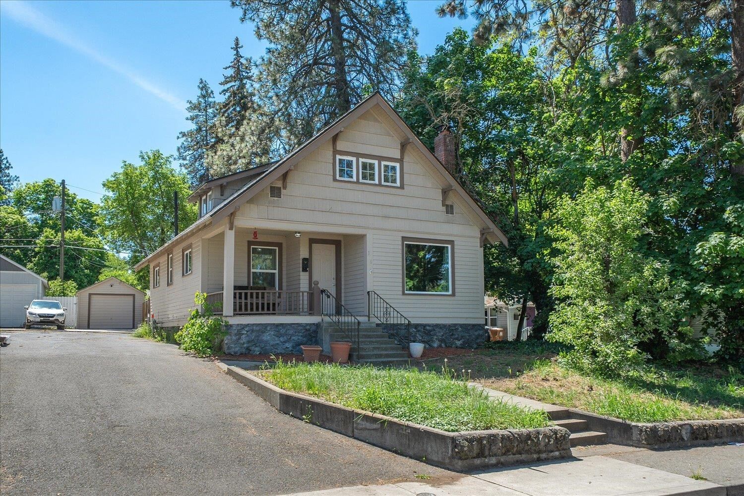 Property Photo:  318 E 29th Ave. Ave  WA 99203 