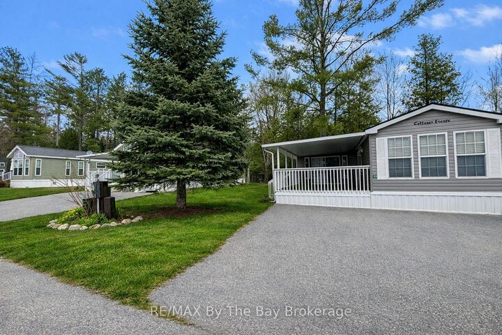 83 Madawaska Trail — photo 1