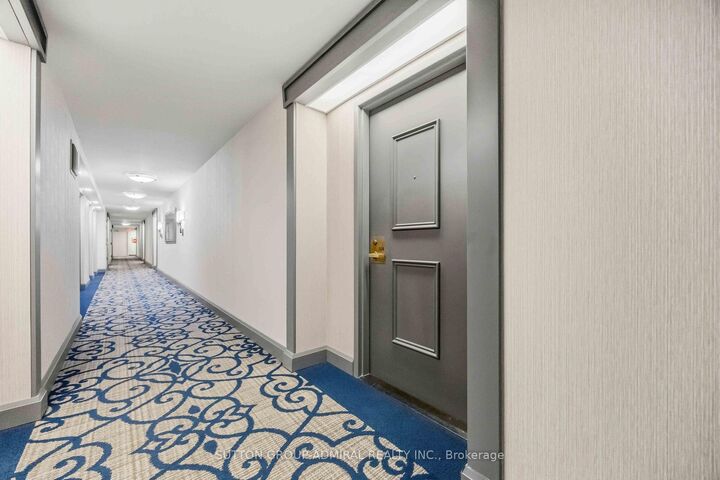 343 Clark Avenue W 506 — photo 1