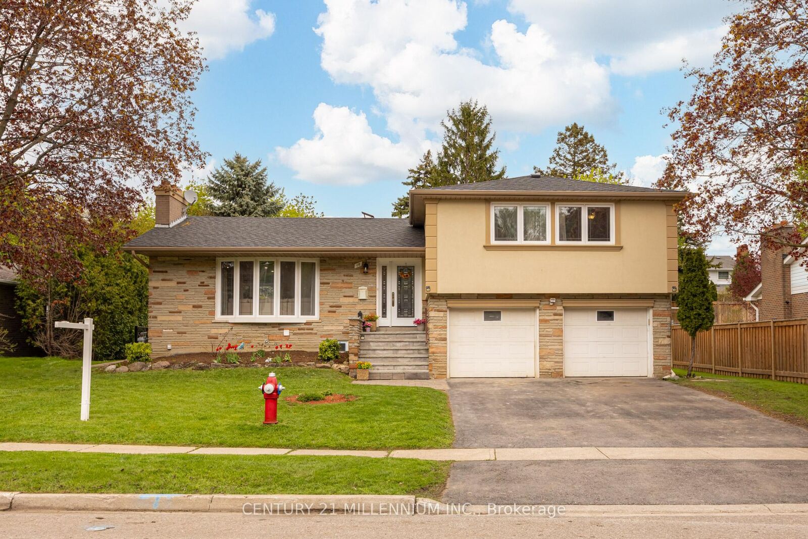 Property Photo:  18 Ridgehill Drive  ON L6Y 2C4 