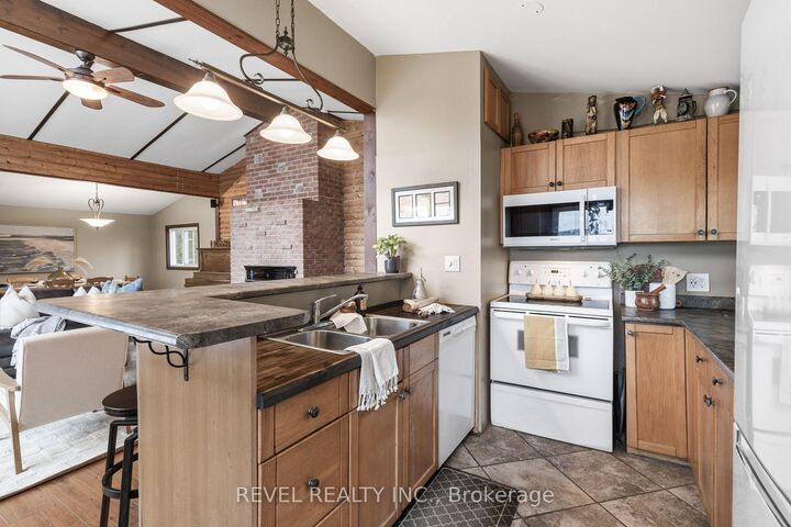 Property Photo: 18 Lakeview Boulevard ON K0M 2C0