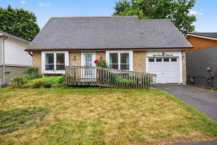 Property Photo: 856 Magnolia Avenue ON L3Y 3C7