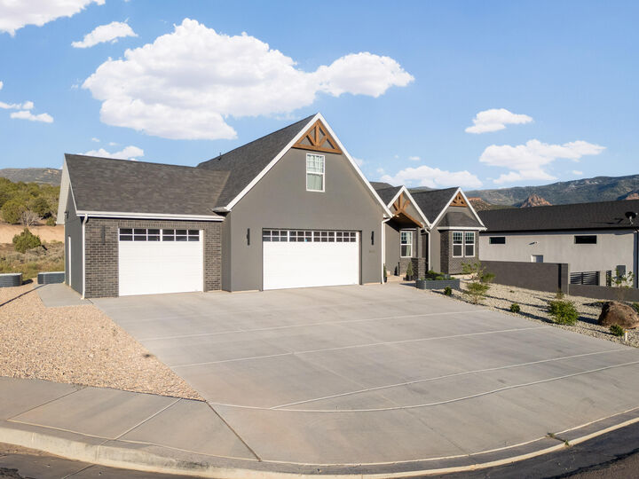 Property Photo:  1933 S Oak Springs Cir  UT 84720 