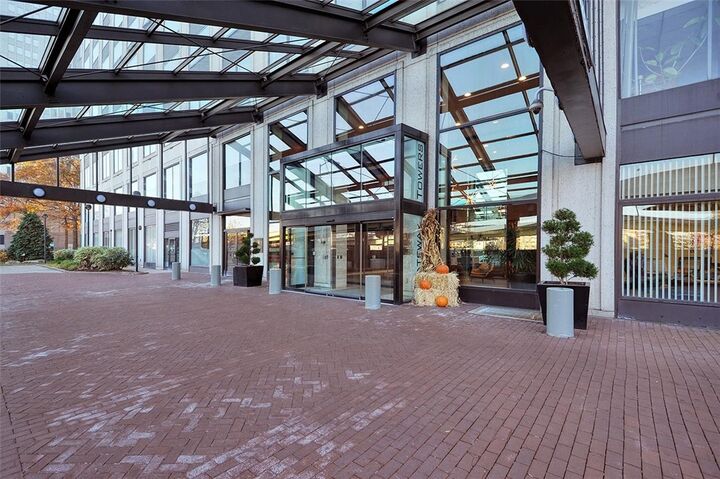 Property Photo: 320 Fort Duquesne Blvd 8M PA 15222