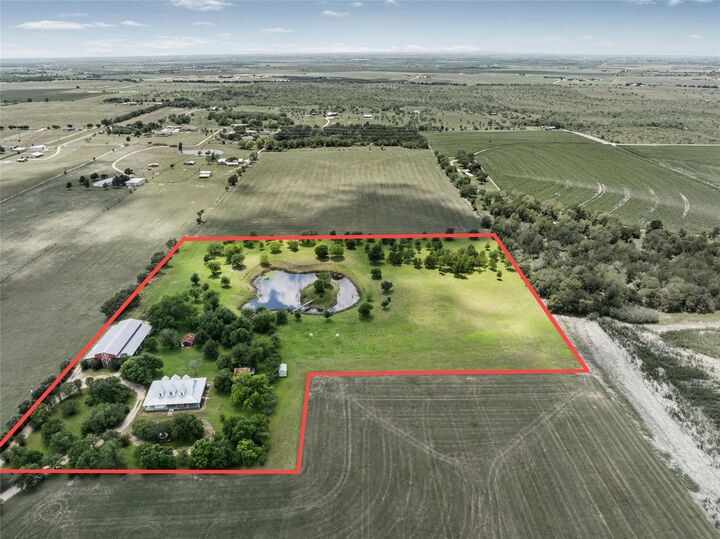 Property Photo:  1610 County Road 463  TX 78621 