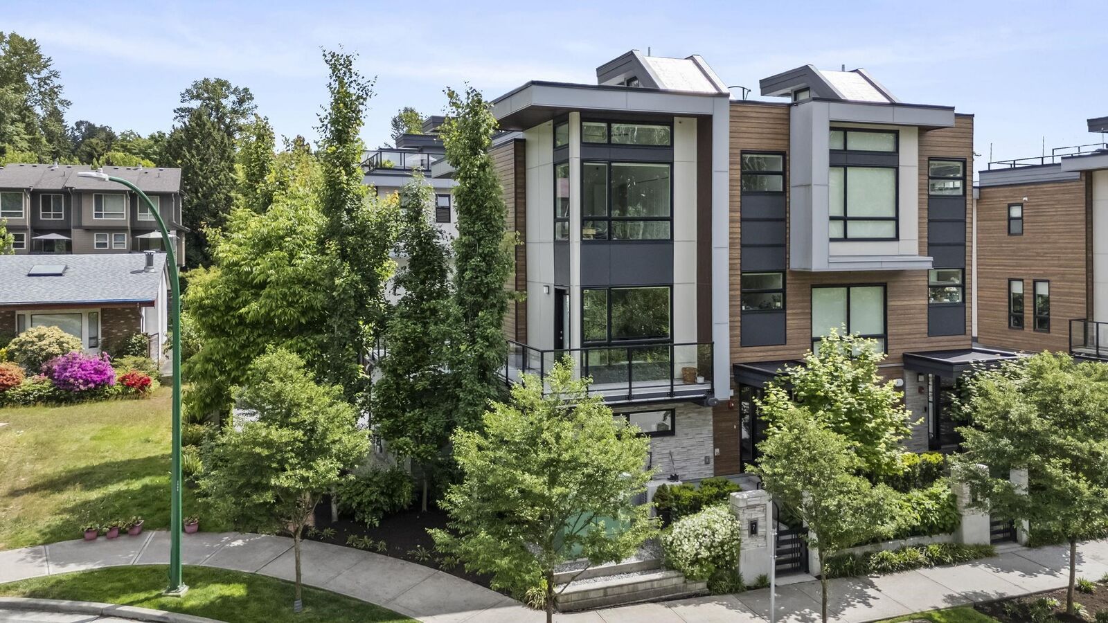 Property Photo:  856 Orwell Street 7  BC V7J 0C2 