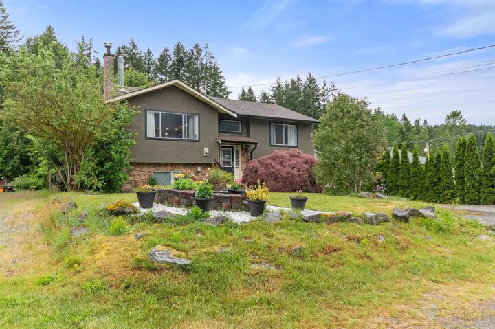 21111 Lakeview Crescent — photo 1