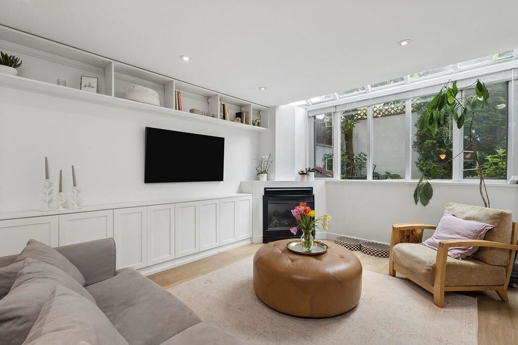 Property Photo: 1949 W 8th Avenue 2 BC V6J 1W2