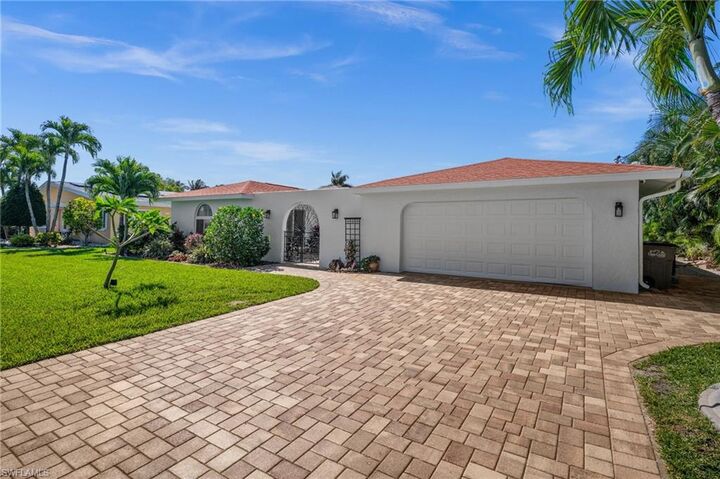Property Photo: 1432 Venetian Ct FL 33904