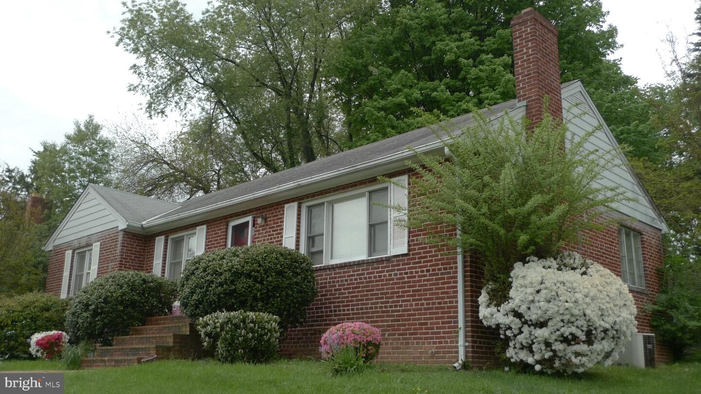 Property Photo: 6718 Williamsburg Boulevard VA 22213