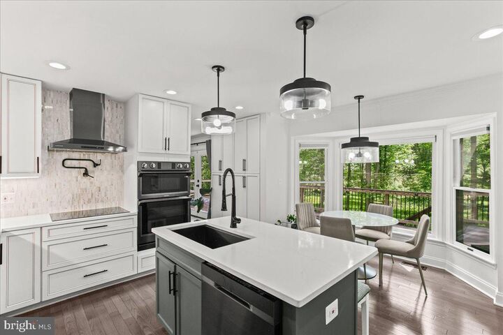 Property Photo:  14540 Idlebrook Court  VA 20112 