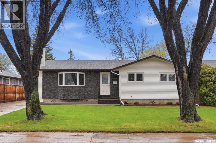 Property Photo:  1646 East Heights  SK S7J 3B7 