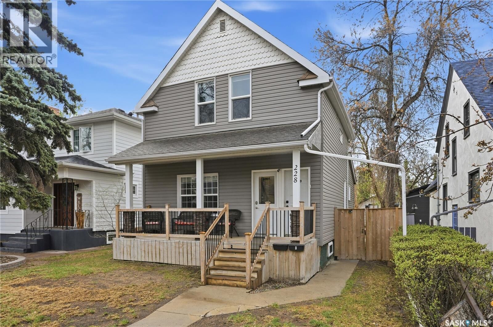 Property Photo:  228 8th Street E  SK S7H 0P3 