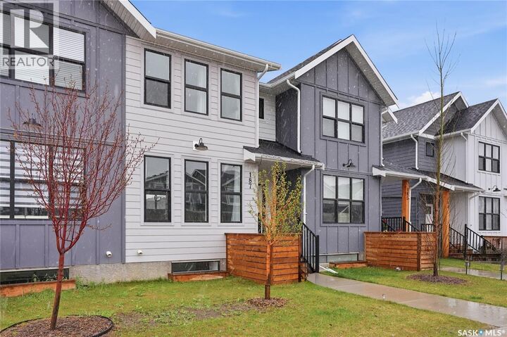 Property Photo:  187 Rosewood Boulevard E  SK S7V 0X2 