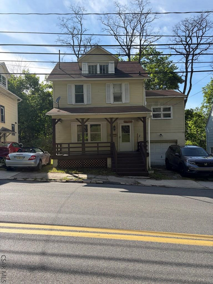 Property Photo:  1224 Franklin  PA 15905 