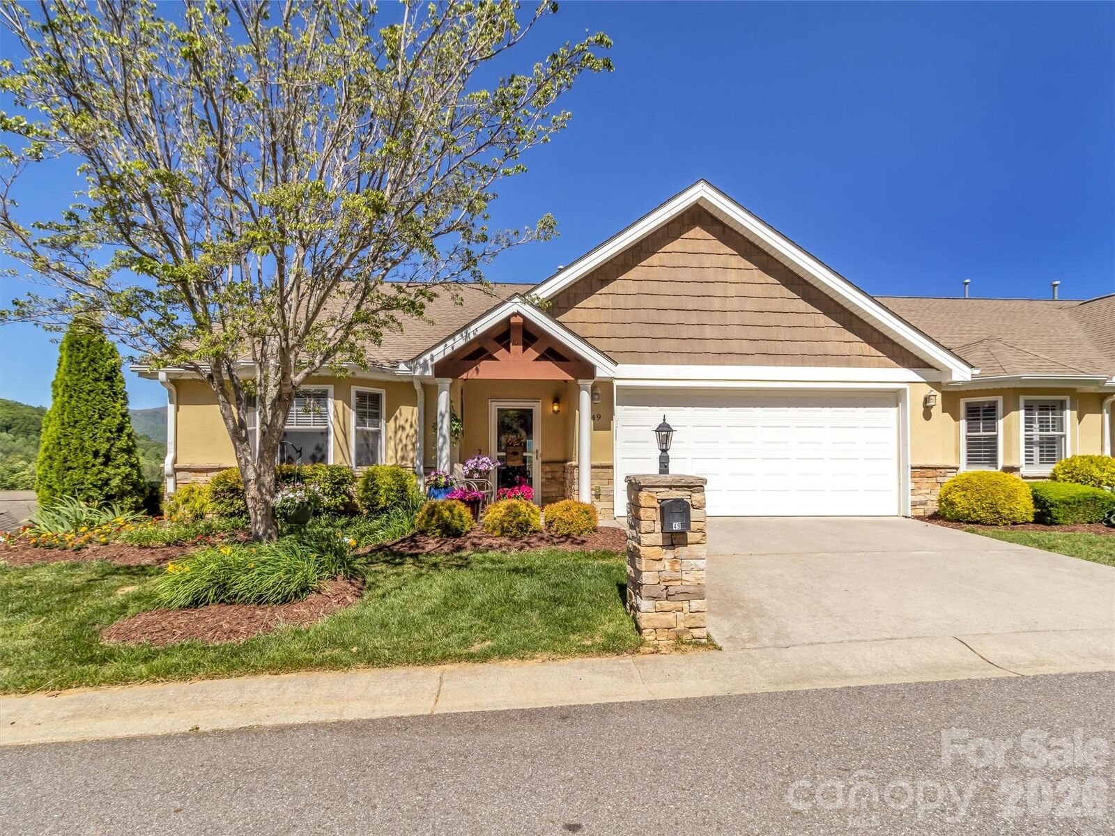 Property Photo: 49 Kenai Trail NC 28786