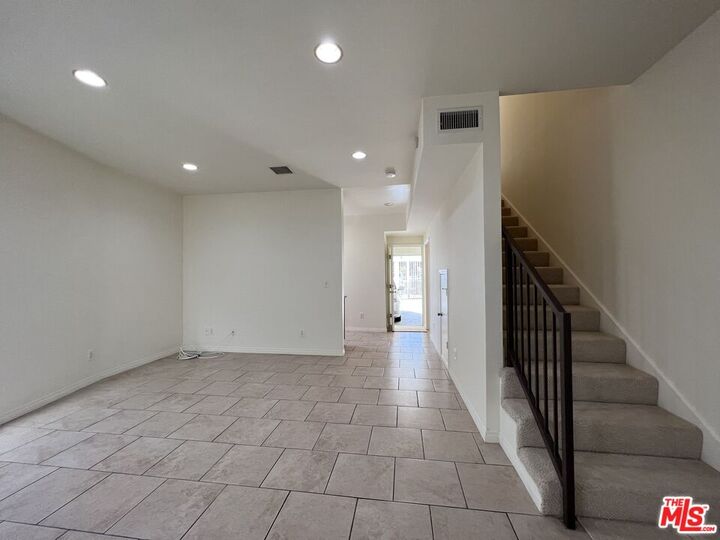Property Photo:  520 Columbia Ave  CA 90017 