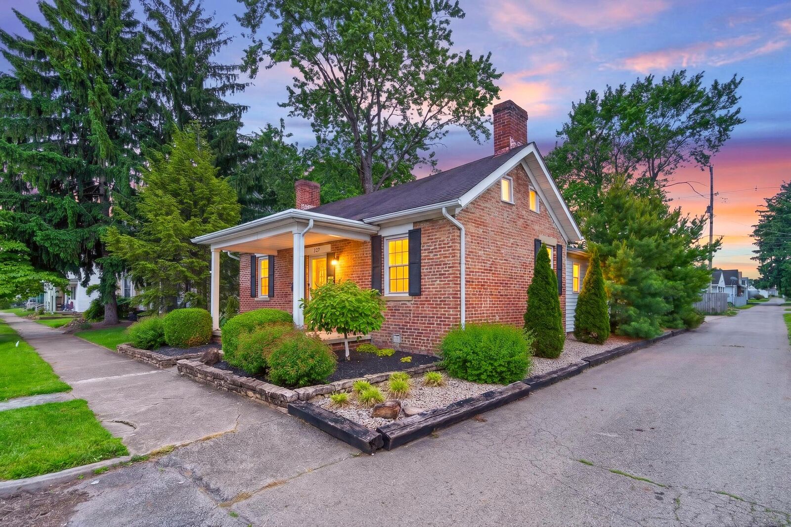 Property Photo:  327 E Mound Street  OH 43113 